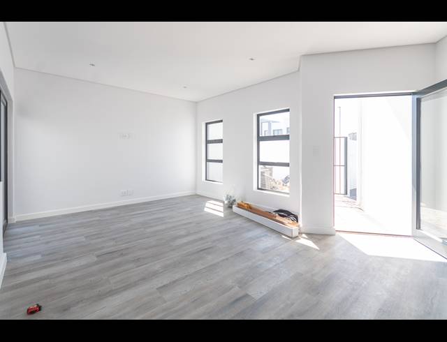 4 BEDROOM FREEHOLD FOR SALE IN SANDOWN